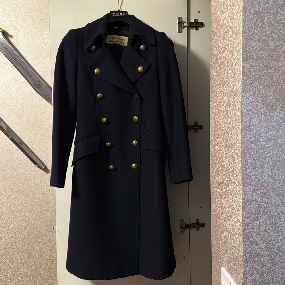 Burberry wool coat. Blue color,size M,excellent condition.